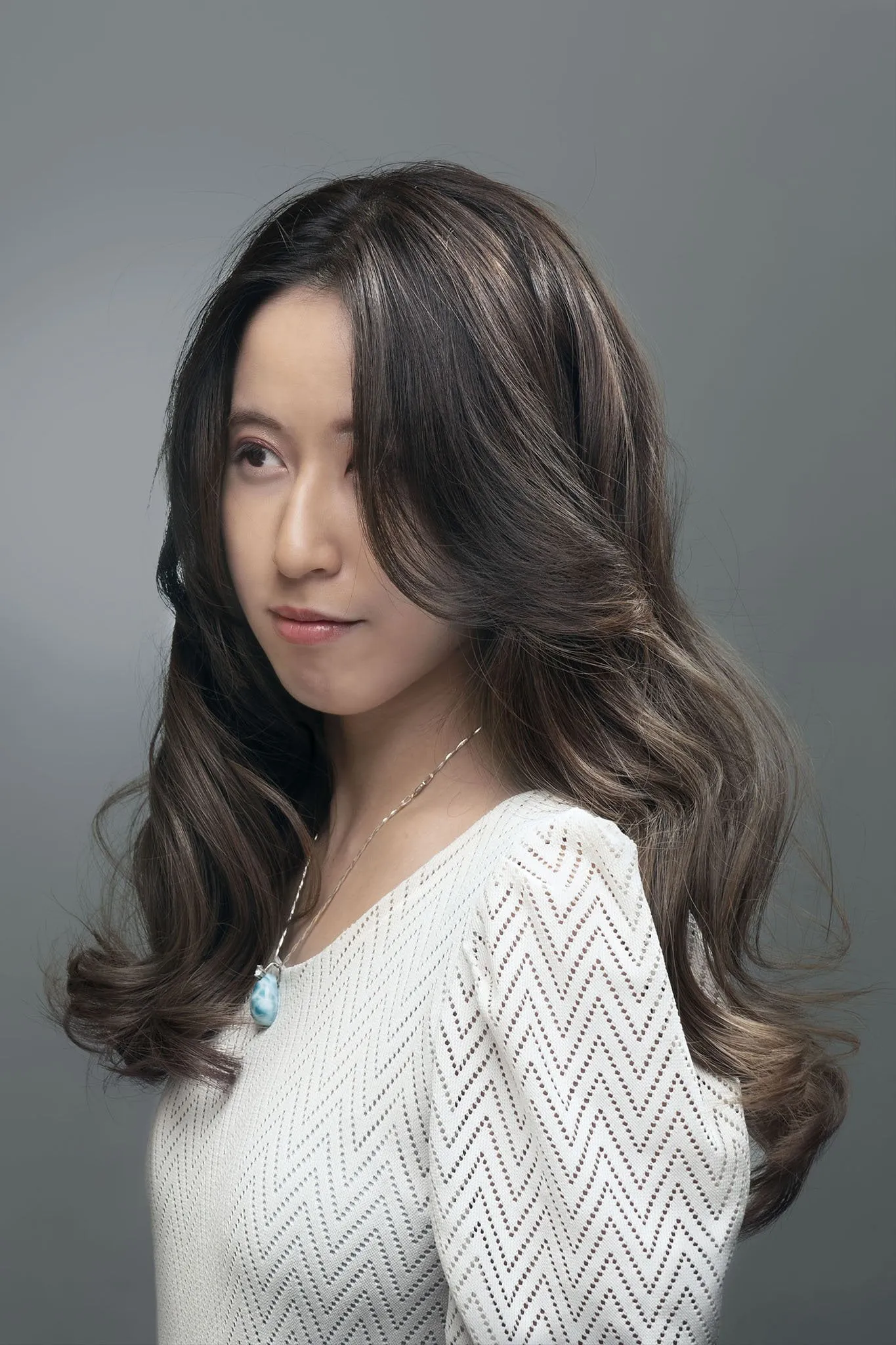 楠梓染髮 女生 長髮 霧灰綠 捲髮