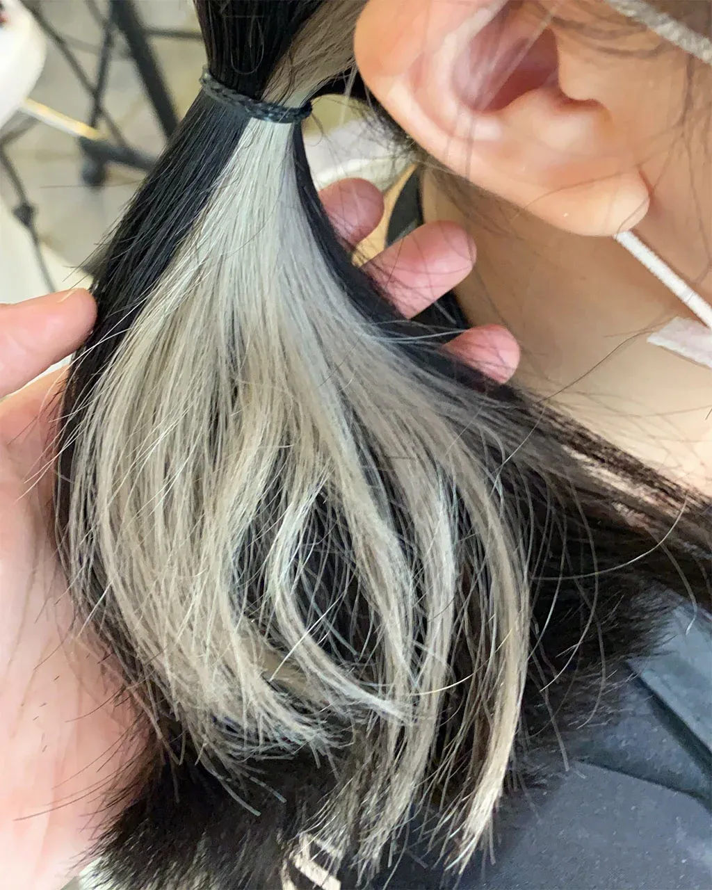 漂染後逐漸轉淡的冷色線條